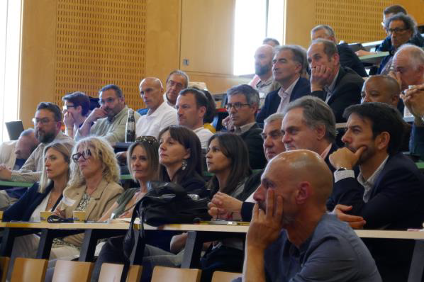 Nos membre à l'IUT qui assistent à la cérémonie officielle